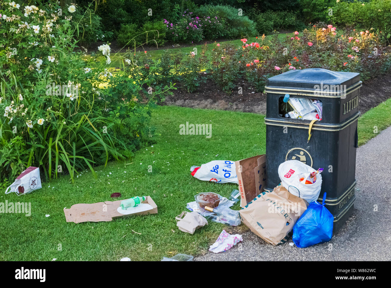 Litter park london hi-res stock photography and images - Alamy