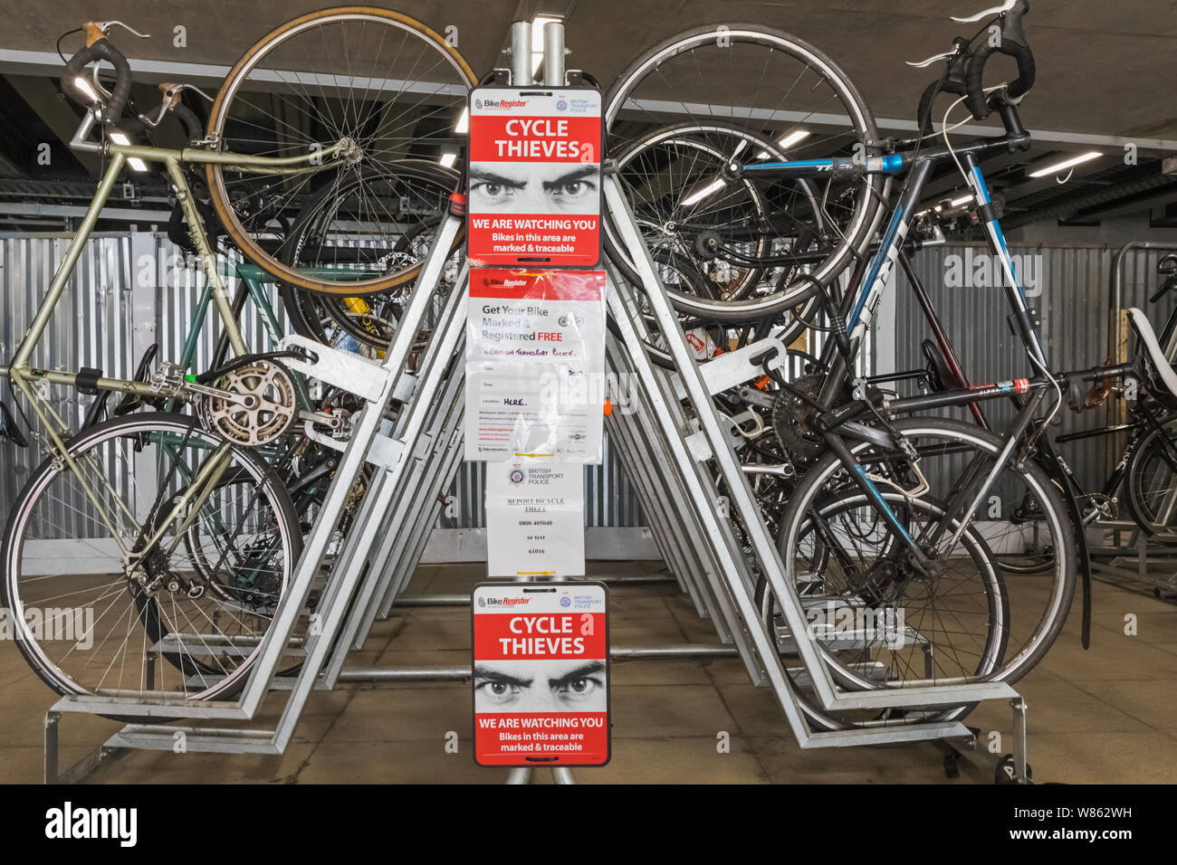 England, London, Southwark, London Bridge City, London Bridge Train