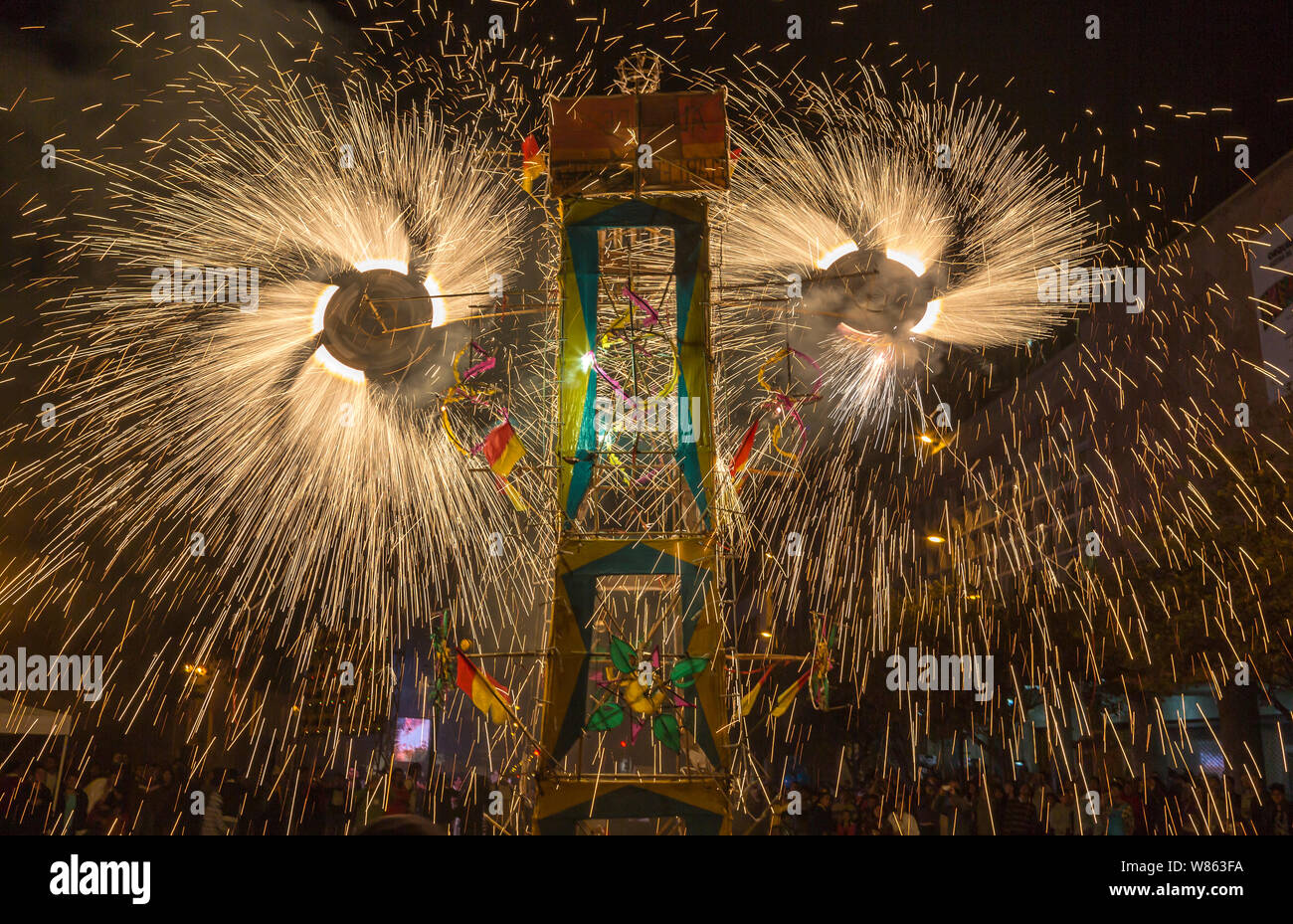 CUENCA, ECUADOR MAY 15, 2014 - Fireworks castle with pinswheels spinning  are common at Ecuadorian celebrations Stock Photo - Alamy