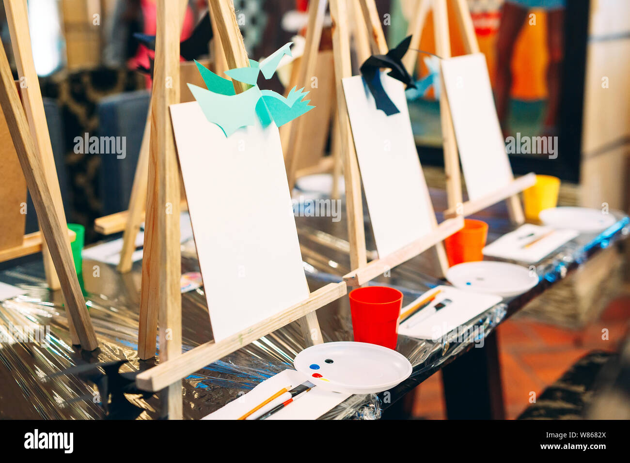group lesson in drawing, art school for children Stock Photo - Alamy