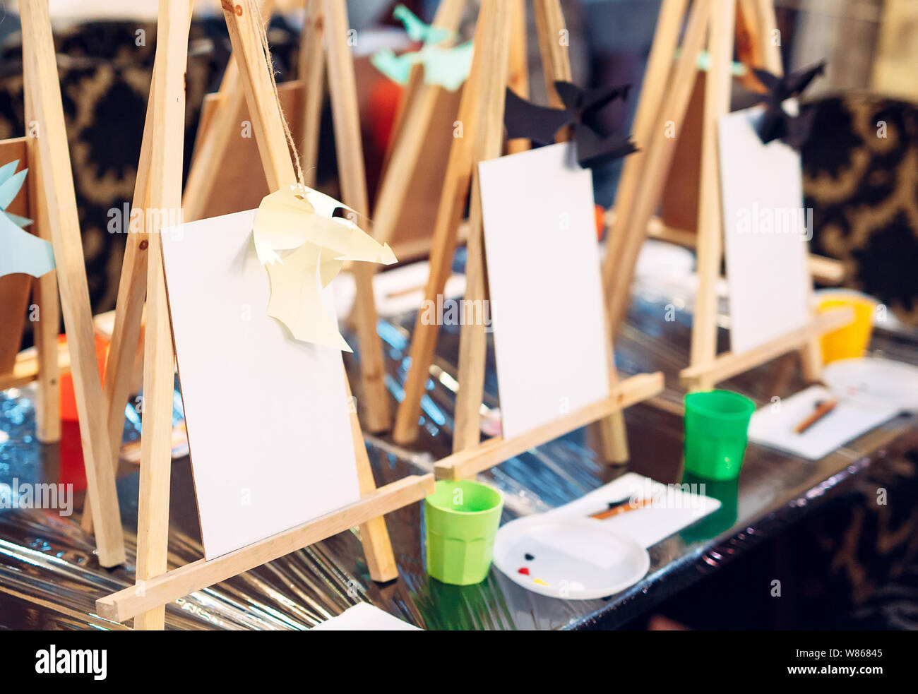 group lesson in drawing, art school for children Stock Photo - Alamy