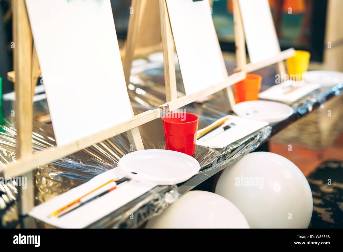 group lesson in drawing, art school for children Stock Photo - Alamy