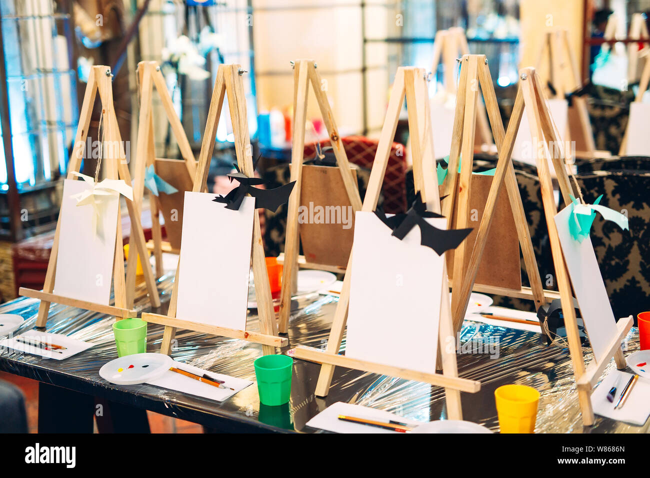 group lesson in drawing, art school for children Stock Photo - Alamy