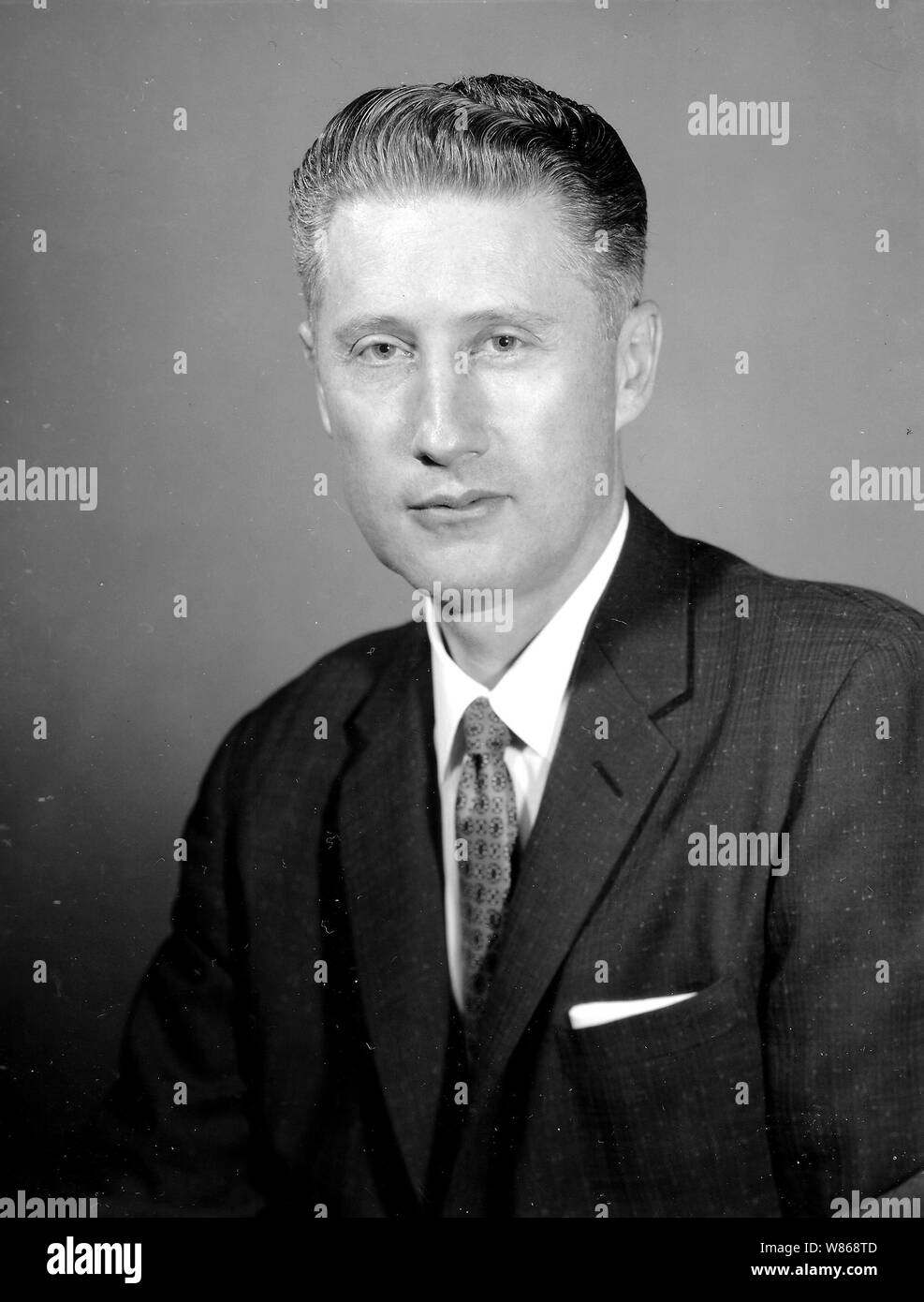HANDOUT - Adelphi, MD - May 31, 2005 - Undated file photo of Federal Bureau of Investigation Acting Associate Director W. Mark Felt. Mr Felt revealed in the July issue of Vanity Fair magazine that he was in the resignation of United States President Richard M. Nixon. Credit: FBI Collection at NARA via CNP Photo: FBI Collection at NARA/Consolidated/dpa | usage worldwide Stock Photo