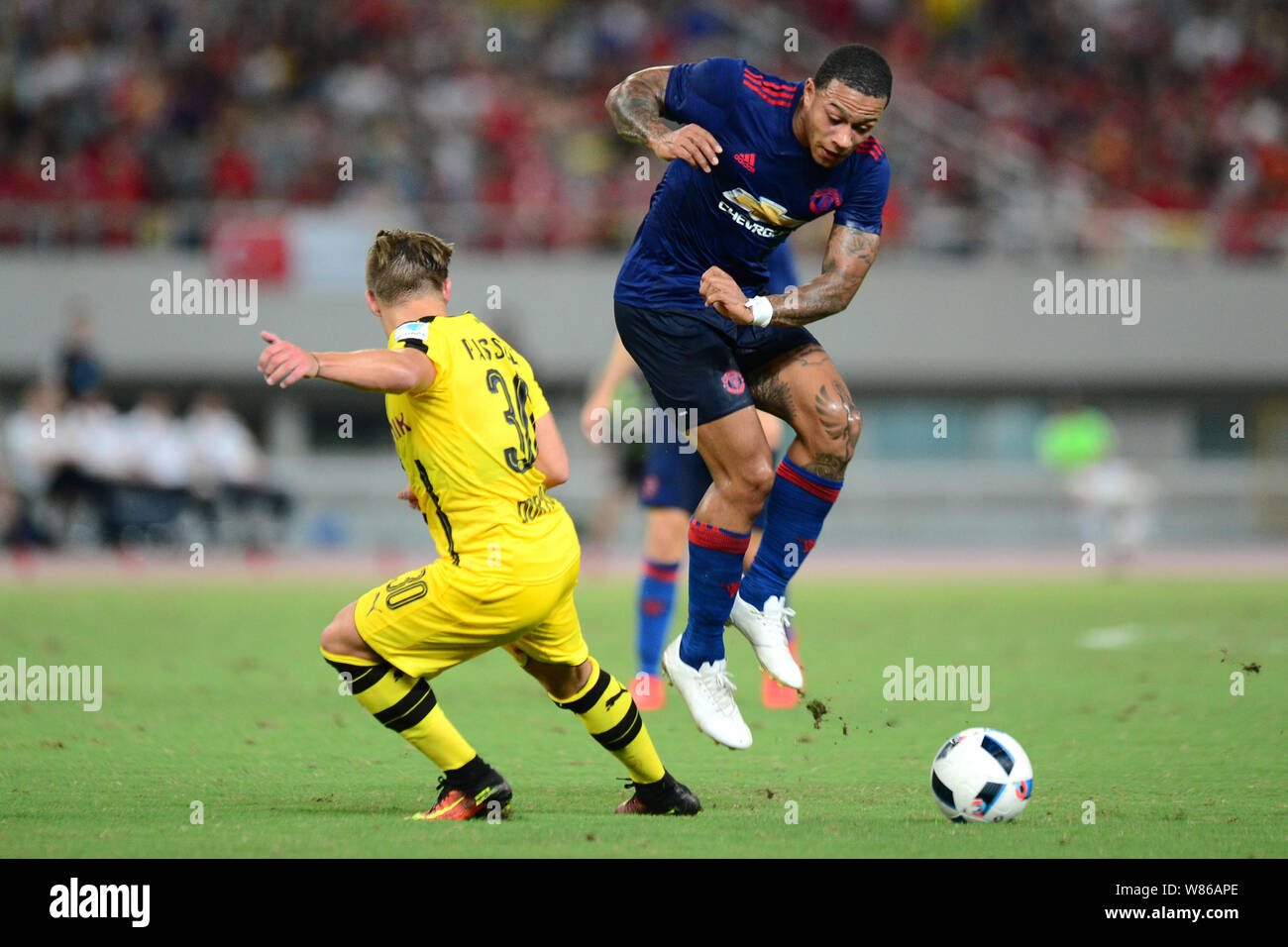 Depay manchester united hi-res stock photography and images - Alamy