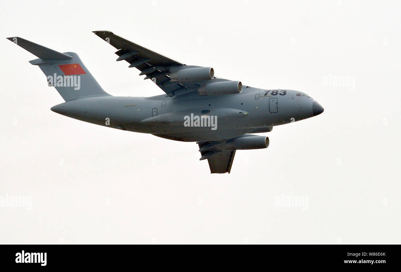 Large military transport aircraft hi-res stock photography and images ...