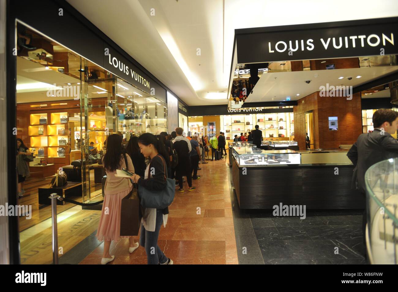 Chinese department store luxury front hi-res stock photography and images -  Alamy