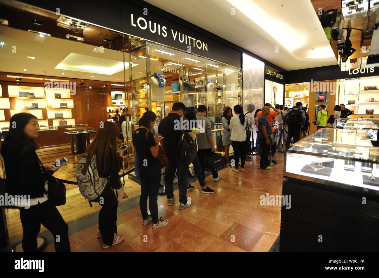 People Queue To Louis Vuitton Store Editorial Stock Image - Image