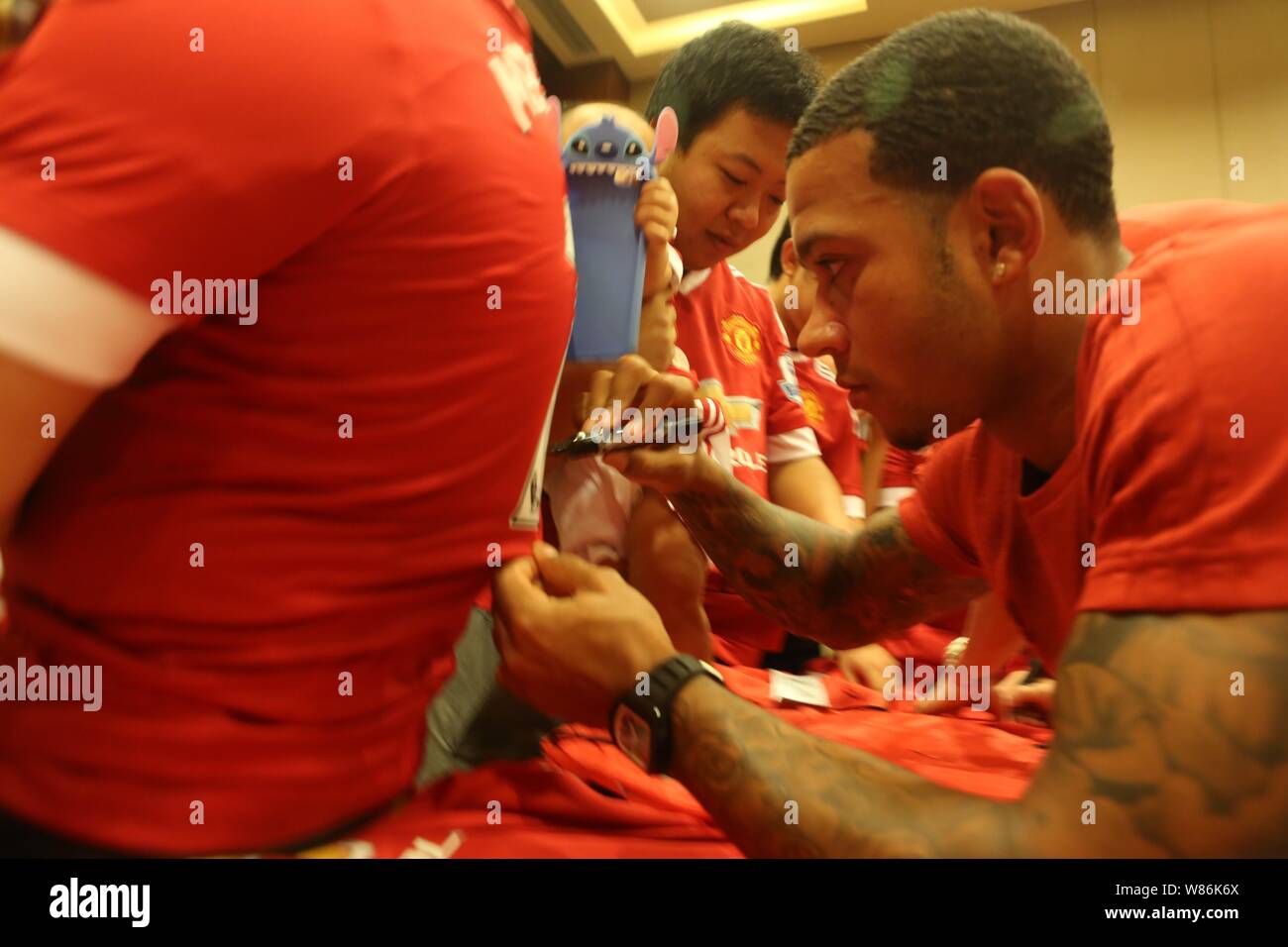 Memphis Depay of Manchester United signs autographs for Chinese fans at a fan meeting in Beijing, China, 24 July 2016. Stock Photo