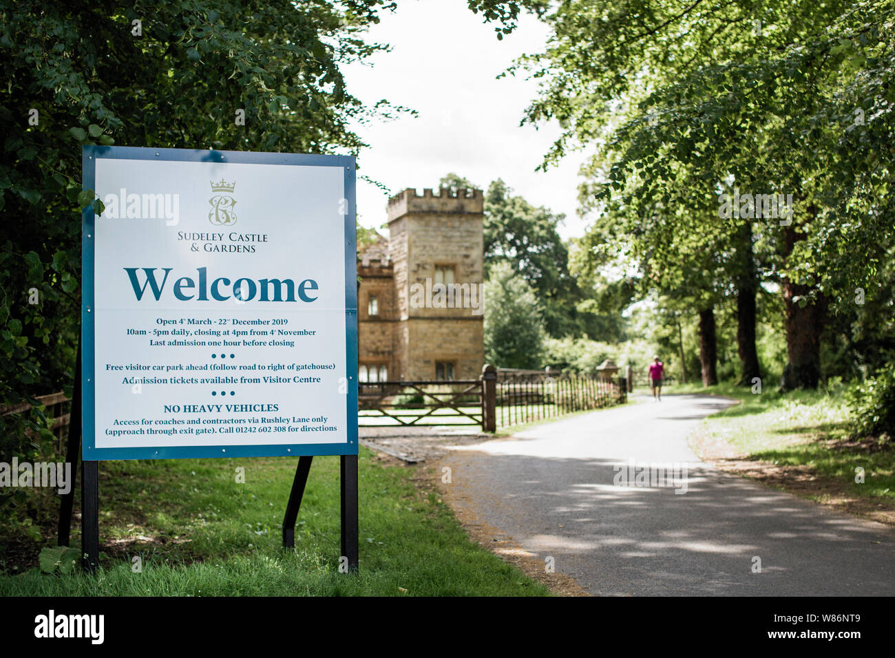 Welcome sign at entrance to Sudeley Castle, Winchcombe Stock Photo