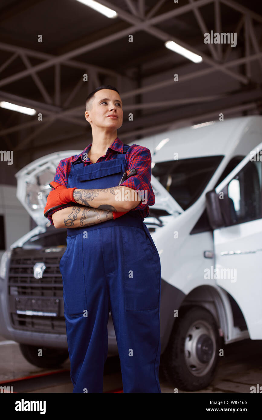 Woman auto mechanic hi-res stock photography and images - Alamy