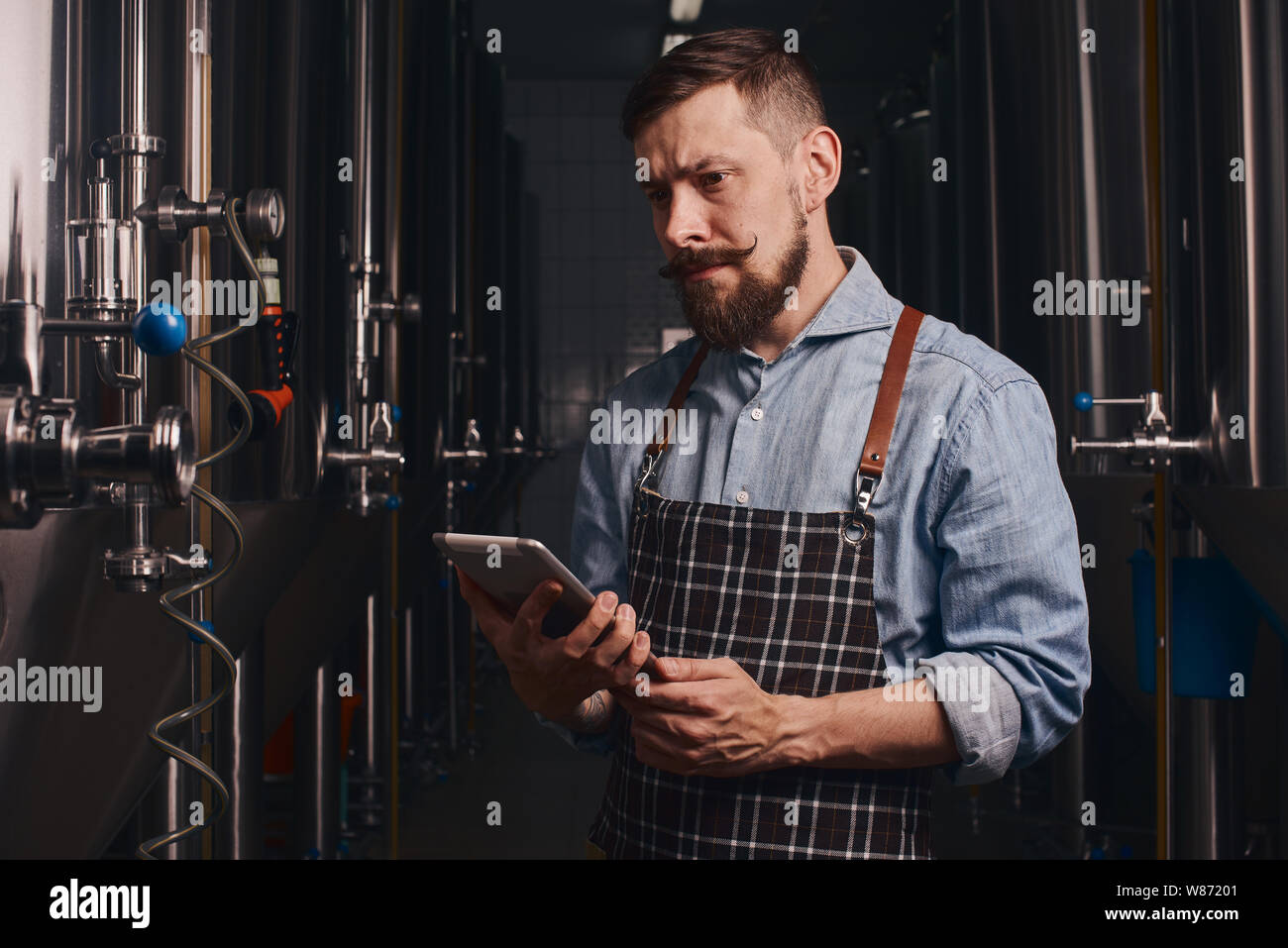 Bartender holding beer hi-res stock photography and images - Alamy