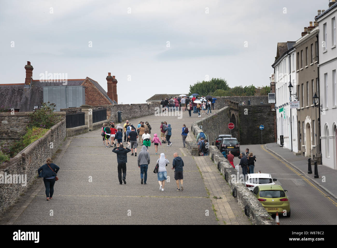 Visitors / tourists on Derry city walls, Northern Ireland Stock Photo