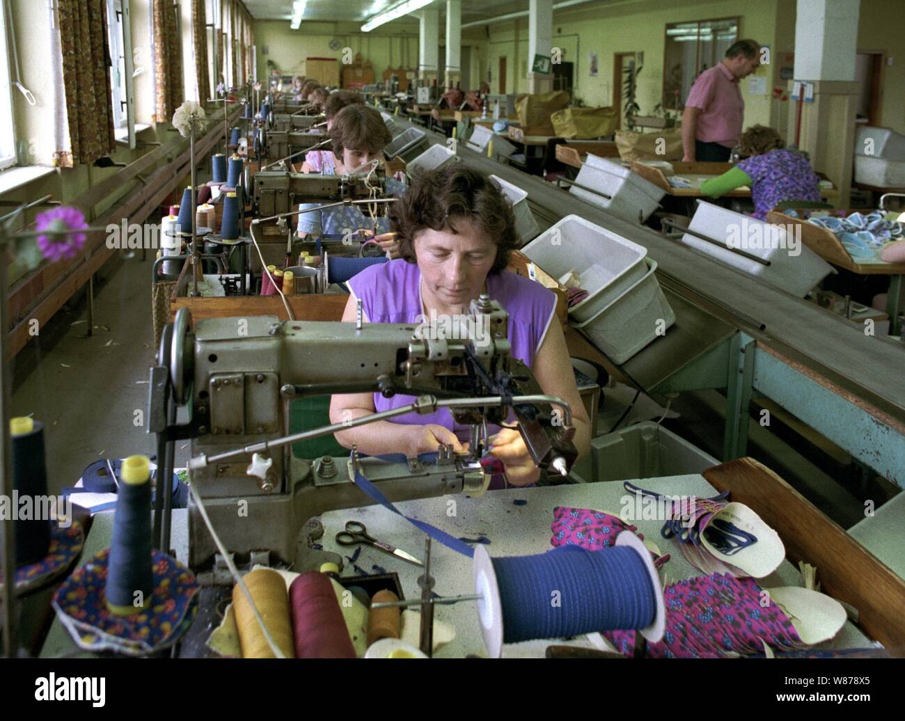01 January 1990, Berlin, Luckenwalde: The Luckenwalder shoe factory produced sports shoes for the Soviet Union. The company was not for sale in 1990. The photo shows how small the workplaces were automated, low productivity. Best possible image quality, exact shooting date unknown. Photo: Paul Glaser/dpa-Zentralbild/ZB Stock Photo