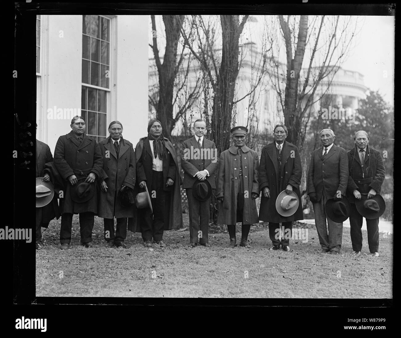 p of Kiowa Indians who called at the White House today, h to pay their respects to President Coolidge Stock Photo