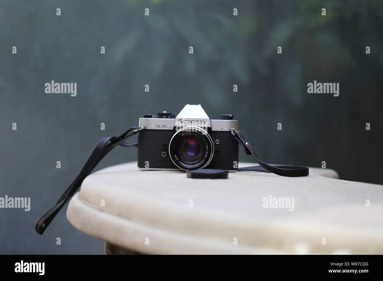 Analoge Kamera Rolleiflex SL35 Carl Zeiss Stock Photo - Alamy