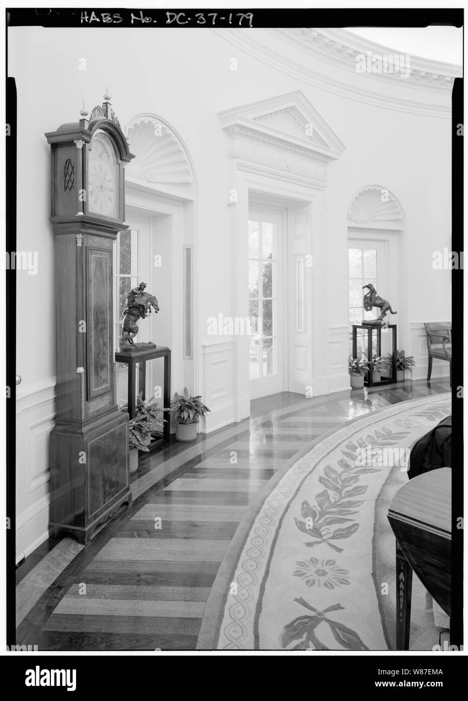 179 Oval Office View Of East Door To Rose Garden 179
