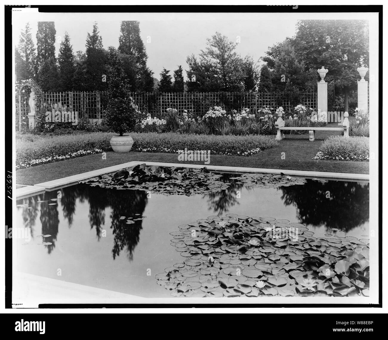 Beacon Hill House, Arthur Curtiss James house, Newport, Rhode Island. Lily pond in the Blue Garden Stock Photo