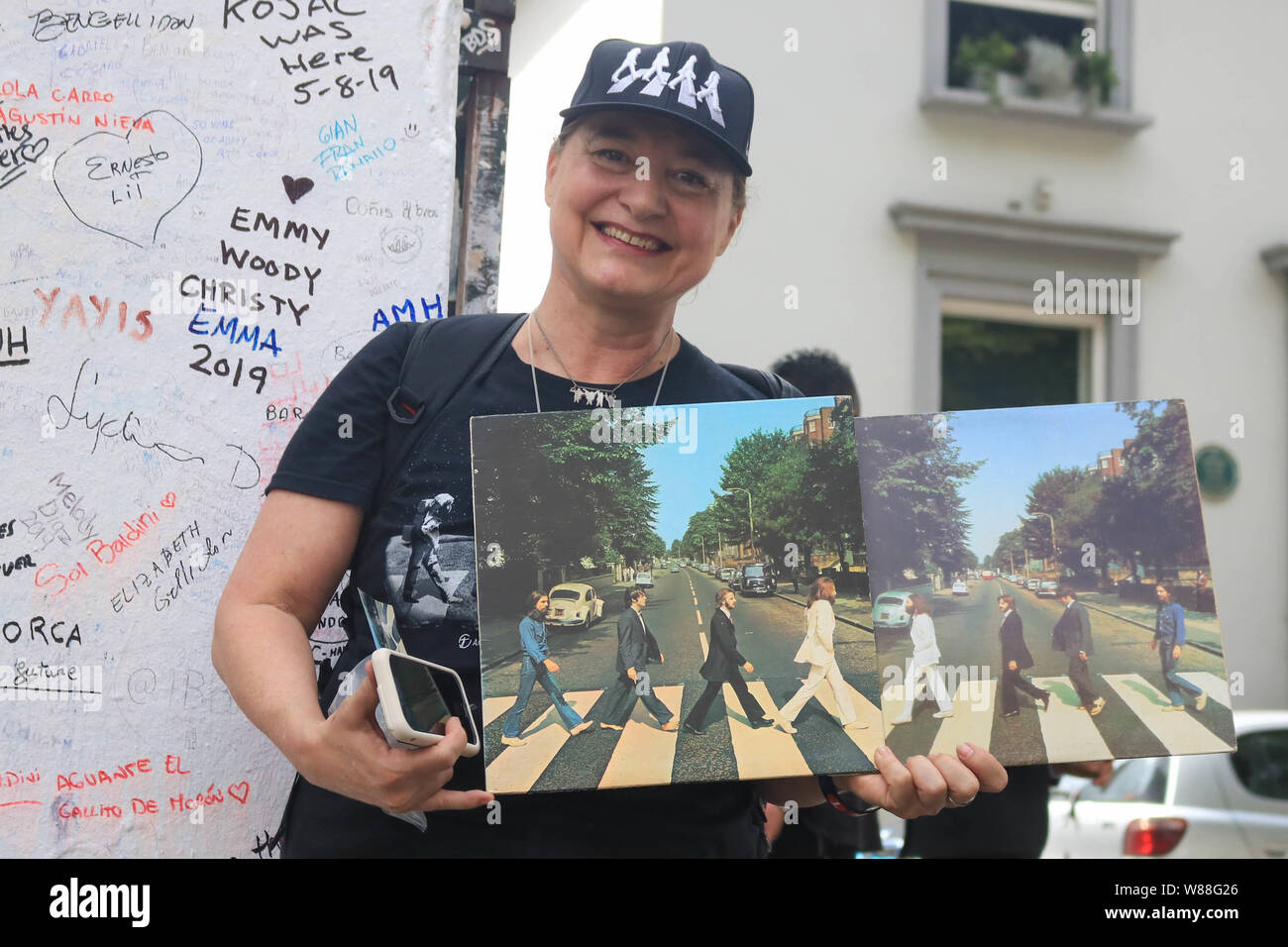 London UK. 8th August 2019. Beatles fans celebrate the  50th anniversary of the Abbey Road album released on 8 August 1969.Credit: amer ghazzal/Alamy Live News Stock Photo