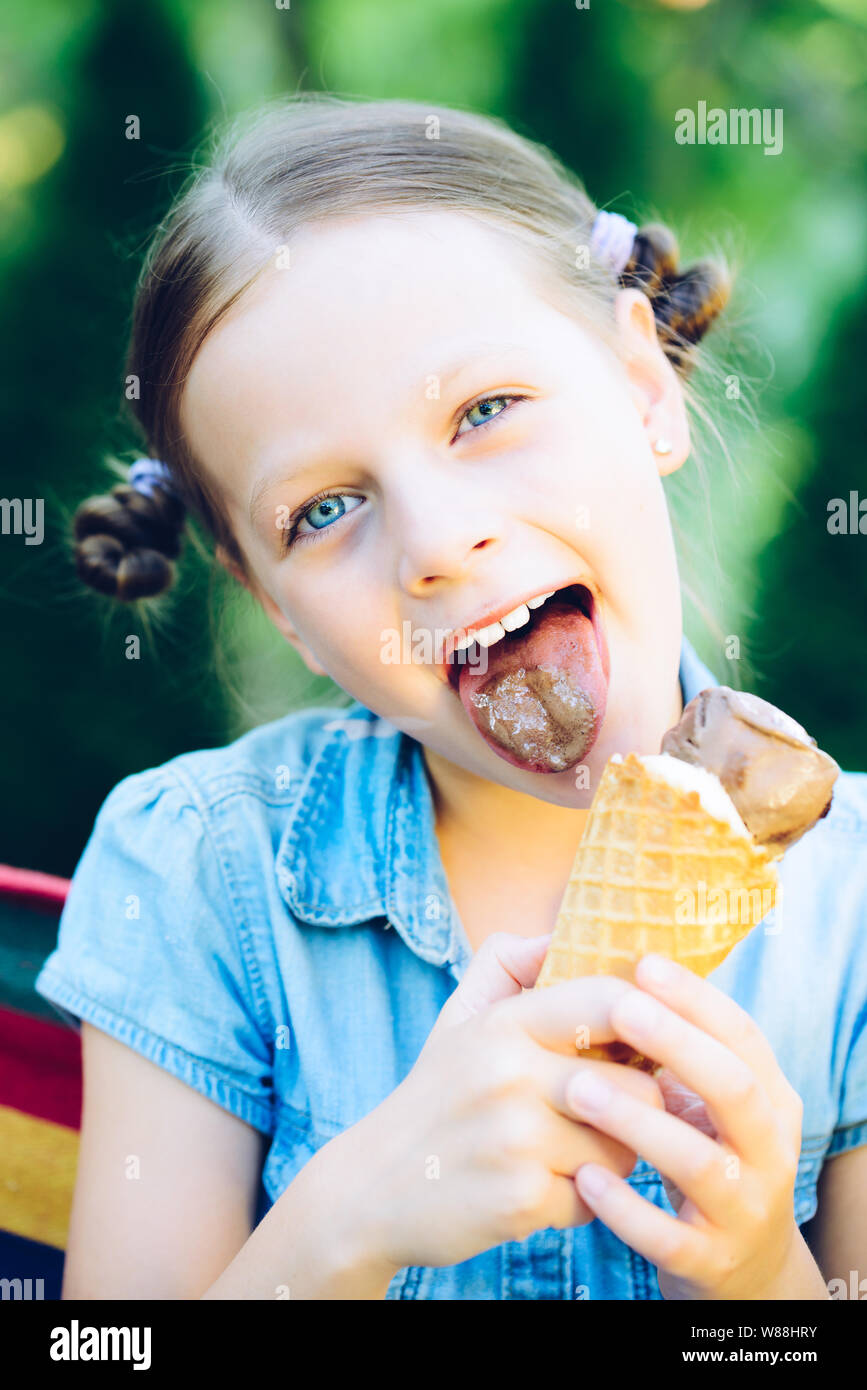 smiling little girl eating ice cream Stock Photo - Alamy