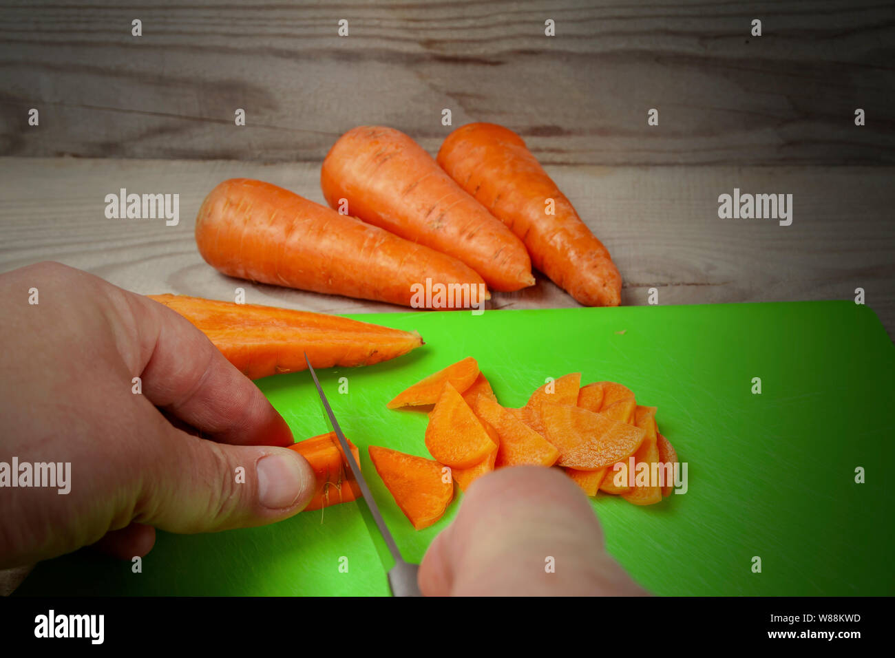 Man cuts meal restaurant hi-res stock photography and images - Alamy