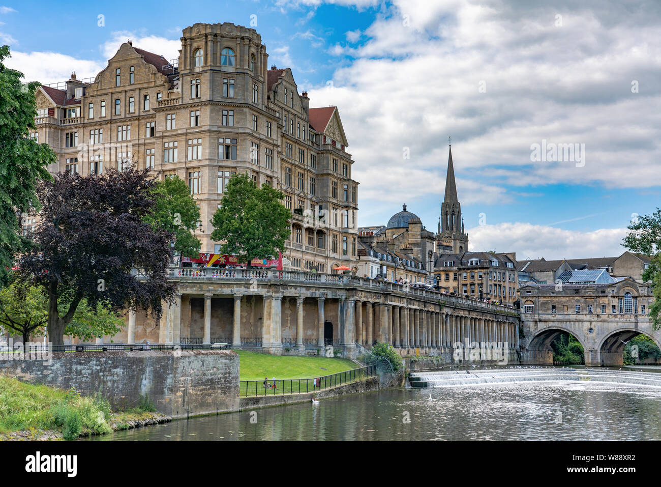 Historic riverside architecture on the River Avon in Bath, England ...