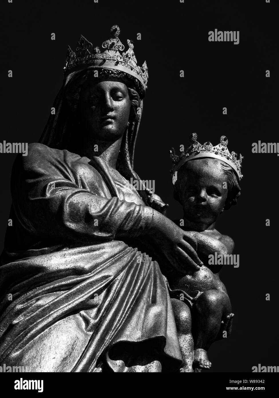 A bronze staute of the Madonna with baby Jesus Stock Photo