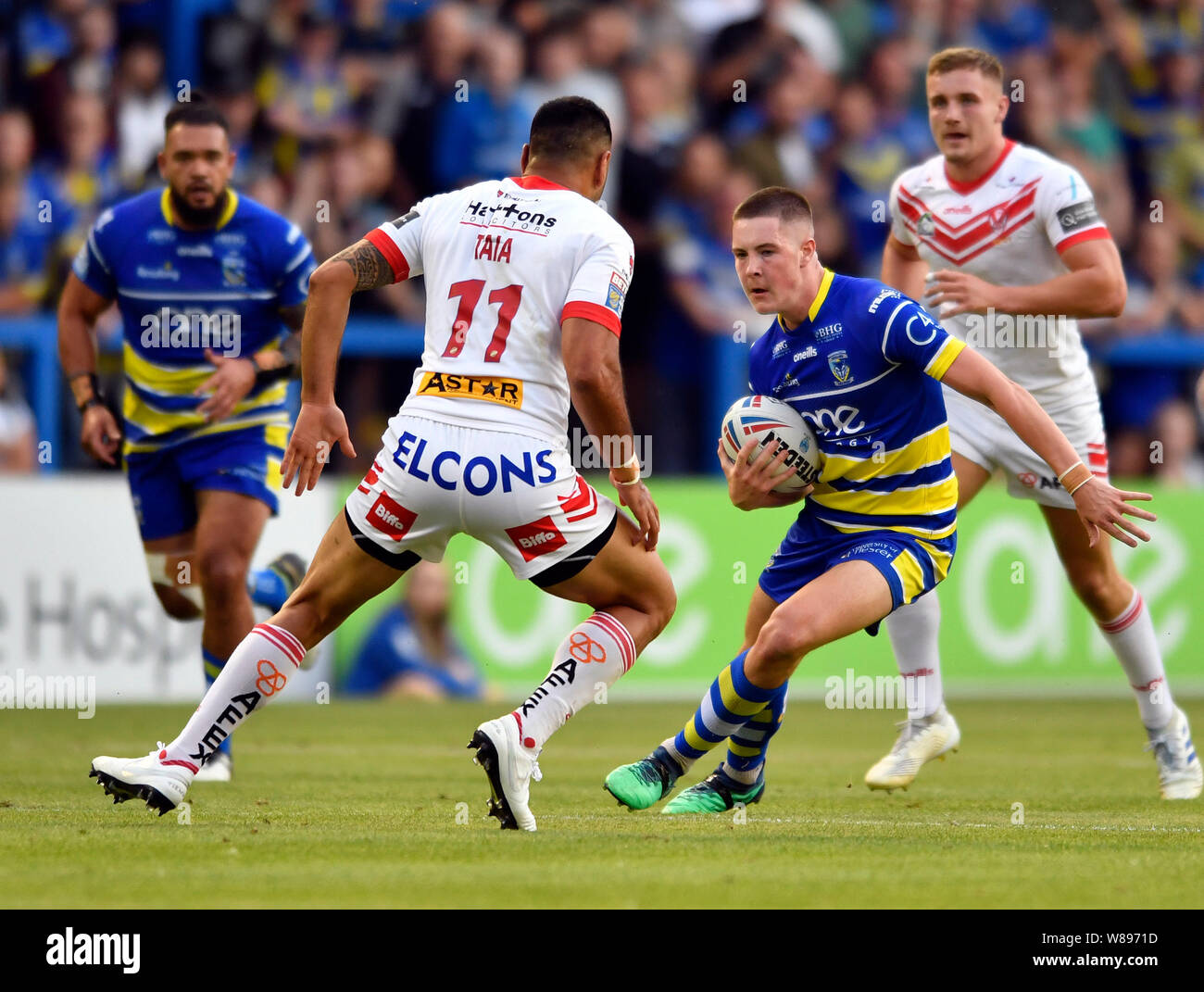 Halliwell Jones Stadium, Warrington, Cheshire. 8th Aug, 2019. Betfred Super Rugby League, Warrington versus St Helens; Riley Dean of Warrington Wolves looks for a way past Zeb Taia of St Helens - Editorial Use Only Credit: Action Plus Sports/Alamy Live News Stock Photo