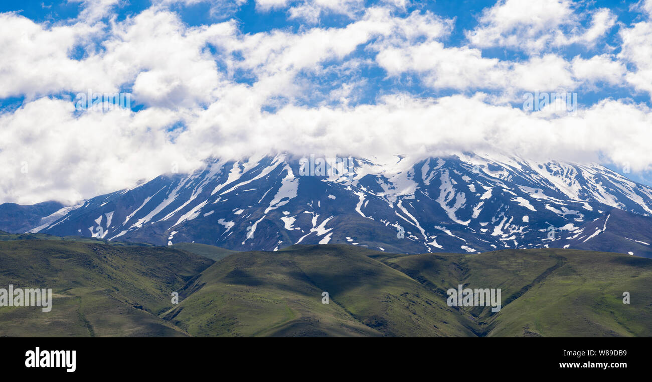 Mount Ararat Agri Dagi The Highest Mountain In The Extreme East Of Turkey The Resting Place Of Noah S Ark Snow Capped And Dormant Compound Volcano Stock Photo Alamy