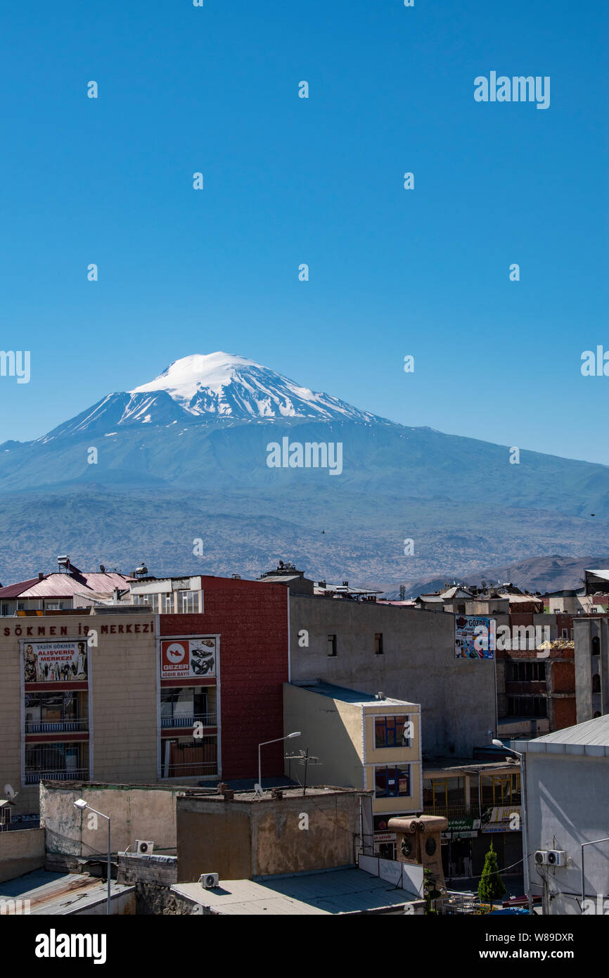 Skyline of Igdir with view of Mount Ararat, Agri Dagi, the highest mountain in the east of Turkey, resting place of Noah's Ark, snow-capped volcano Stock Photo
