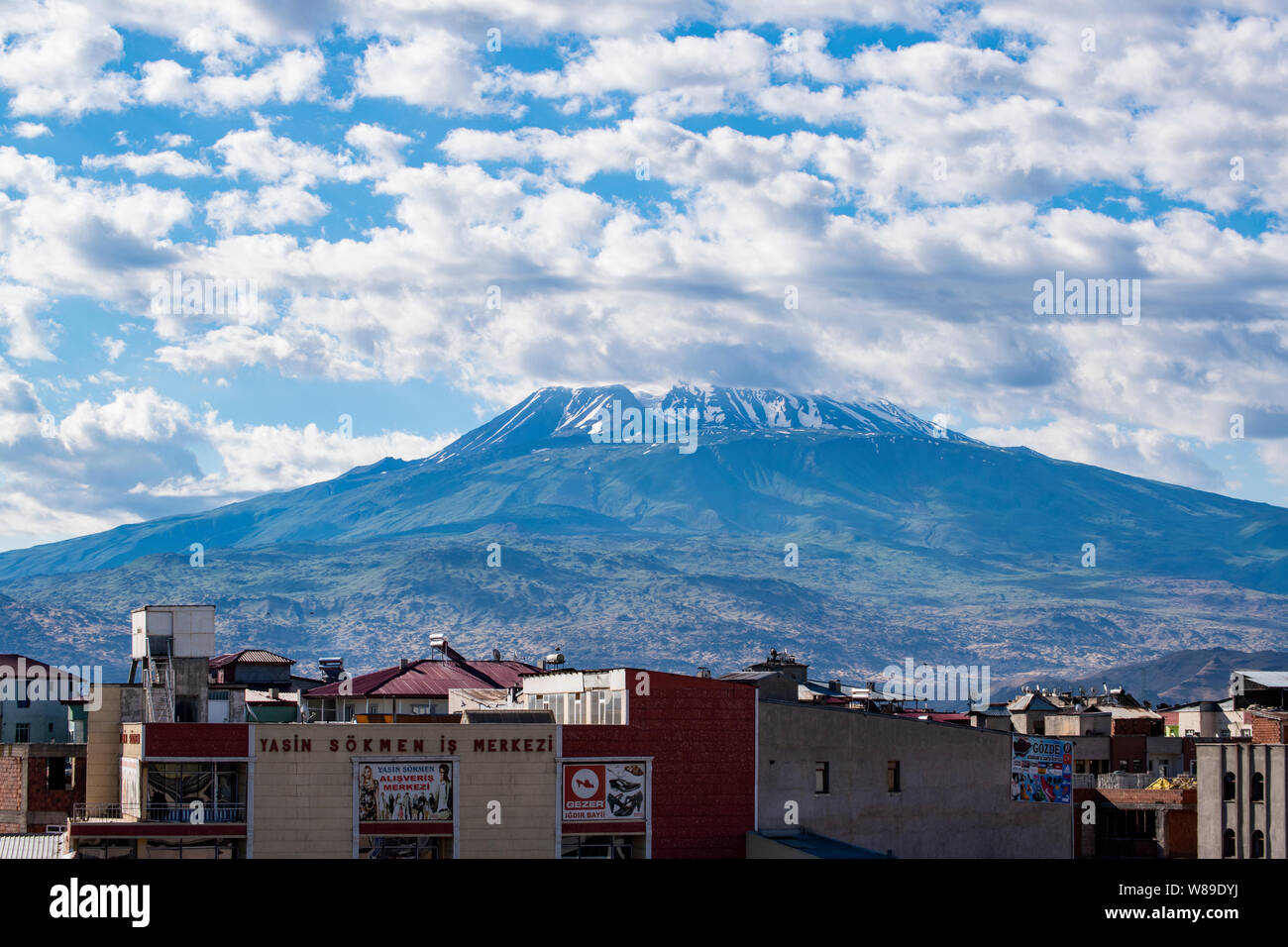 Skyline of Igdir with view of Mount Ararat, Agri Dagi, the highest mountain in the east of Turkey, resting place of Noah's Ark, snow-capped volcano Stock Photo