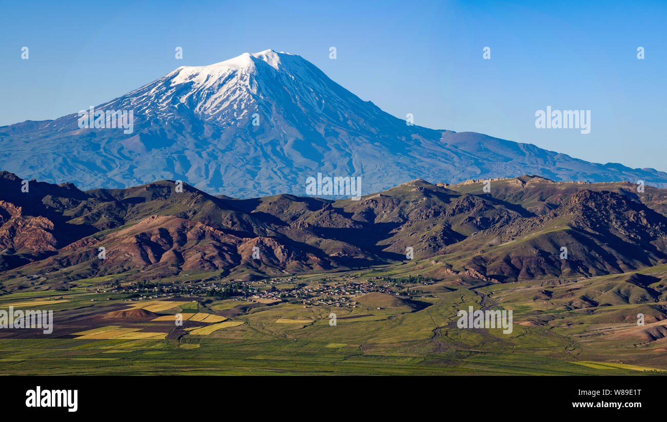 Mount Ararat Agri Dagi The Highest Mountain In The Extreme East Of Turkey The Resting Place Of Noah S Ark Snow Capped And Dormant Compound Volcano Stock Photo Alamy