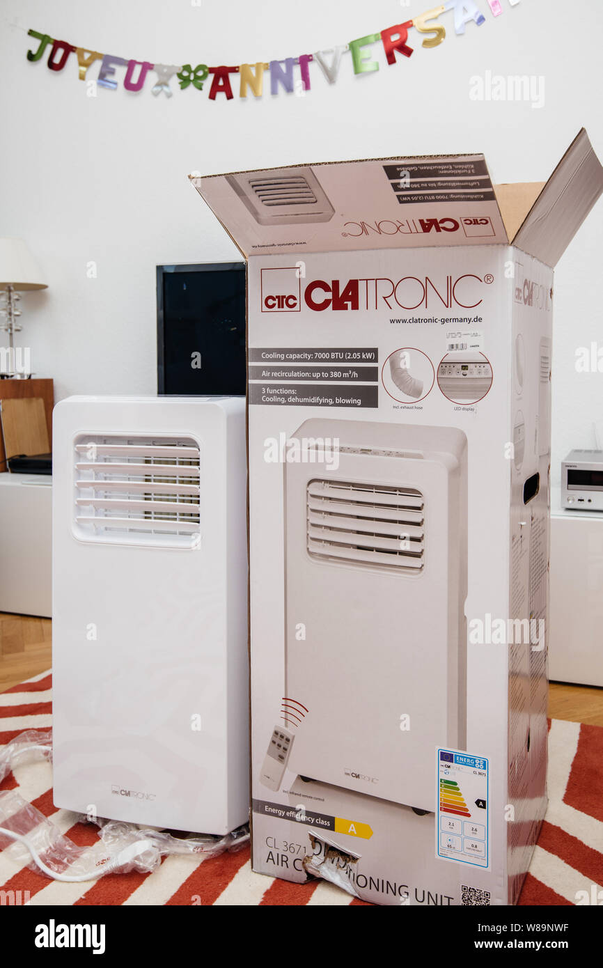 Paris France Jun 23 19 New New Portable Air Conditioner Unit Ac During Hot Summer Manufactured By Clatronic Near His Box After Unpacking Stock Photo Alamy