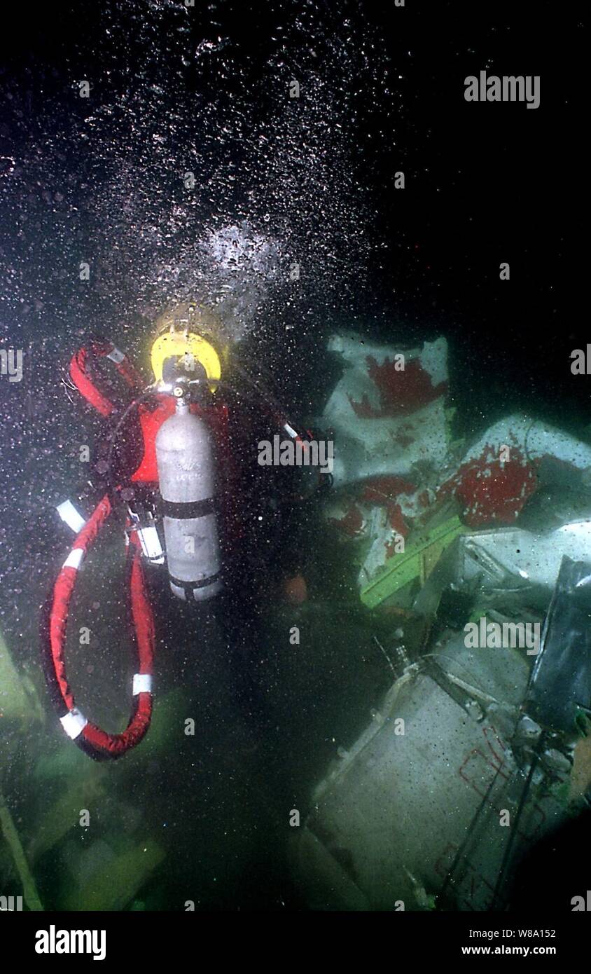 n the bottom amid TWA Flight 800 debris  A U.S. Navy diver, Engineman 2nd Class Anthony Bartelli, from Palatka, Fla., walked on the bottom while searching for TWA Flight 800 debris, one hundred and twenty feet below the U.S. NavyХs salvage rescue ship USS Grasp (ARS 51).  Bartelli is stationed on the NavyХs submarine tender USS Emory S. Land (AS 39) home ported in Norfolk, Virginia, and is temporarily assigned to the Grasp to augment and support 24 hour sustained diving operations. Stock Photo