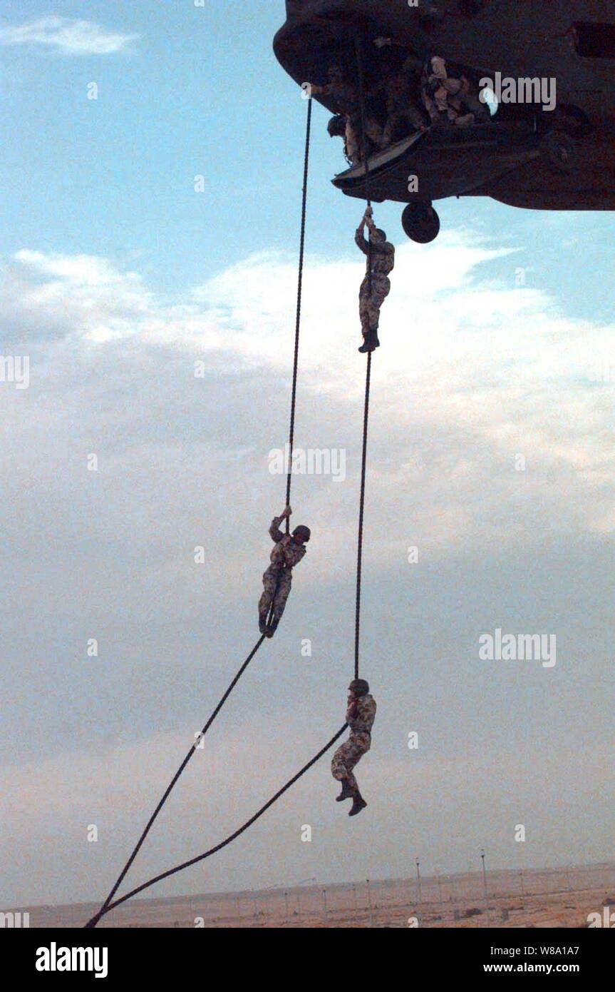 Soldiers from the U.S., Egypt and United Arab Emirates practice fast roping from a helicopter during Exercise Bright Star 98 at the Mubarek Military City compound outside Cairo, Egypt, on Oct. 16, 1997.  Bright Star 98 is a joint/combined coalition tactical air, ground, naval and special operations forces field training exercise in Egypt.  Members of the U.S. Central CommandХs Army, Air Force, Navy, Marine and special operations components, and members of the Air and Army National Guard, and forces from Egypt, the United Arab Emirates, Kuwait, France, Italy and the United Kingdom are taking pa Stock Photo