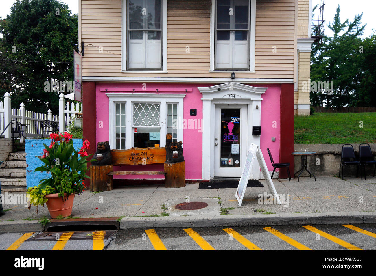 https://c8.alamy.com/comp/W8ACG5/beacon-creamery-134-main-street-beacon-ny-exterior-storefront-of-an-ice-cream-shop-W8ACG5.jpg