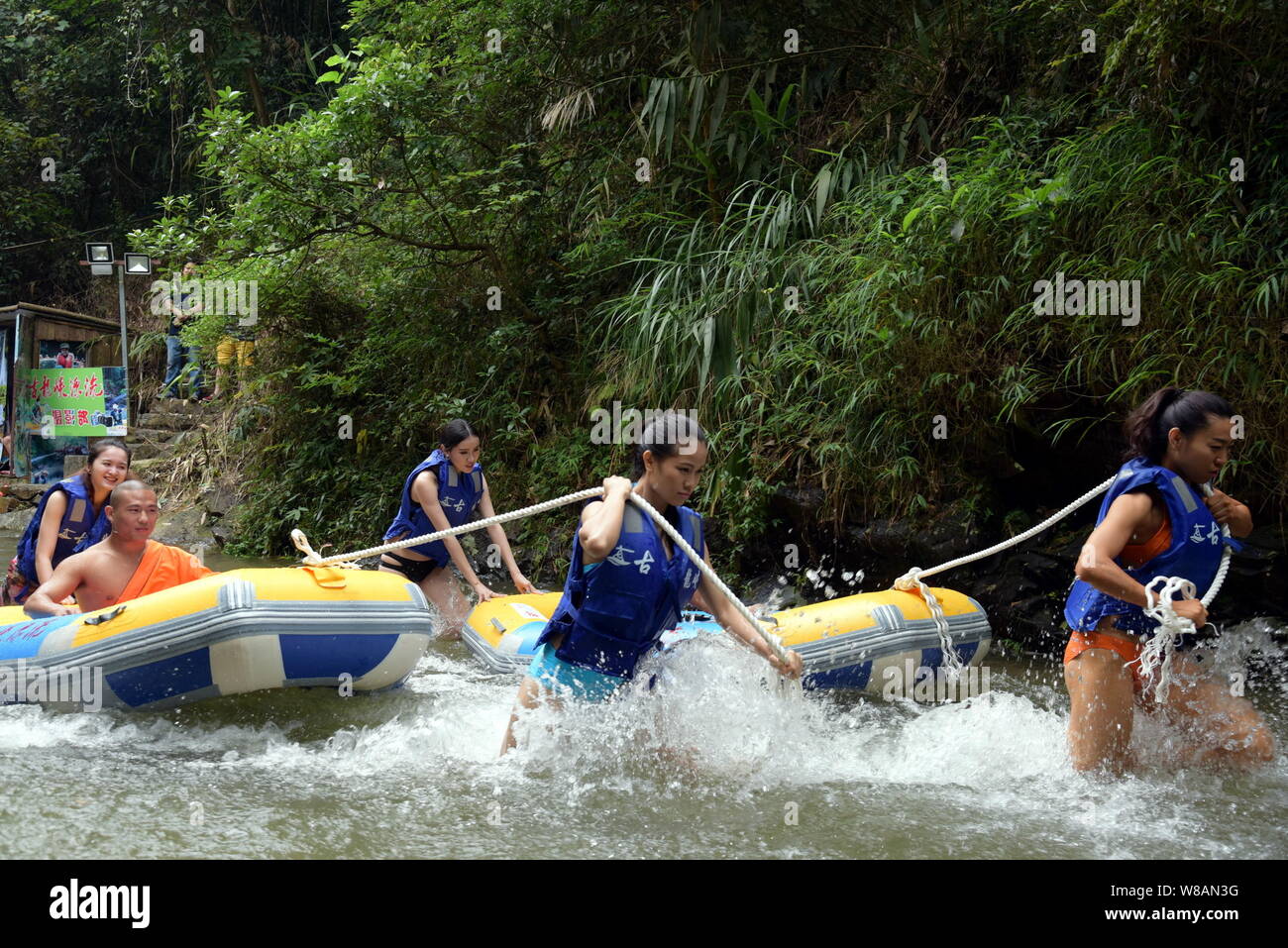 Female Chinese Rafting Lifeguard Candidates Pull Rafting Boats In The