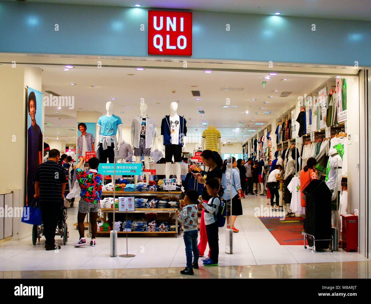 FILE--Chinese customers shop for clothes at a fashion store of Uniqlo in  Yichang city, central China's Hubei province, 30 April 2016. Japanese clo  Stock Photo - Alamy