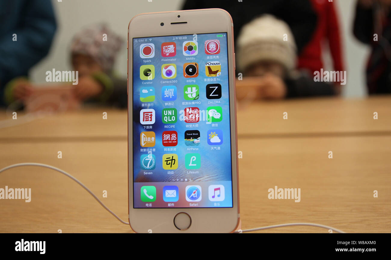 FILE--An iPhone 6s Plus smartphone is on display at an Apple Store in  Qingdao city, east China's Shandong province, 30 January 2016. Apple Inc.  is Stock Photo - Alamy