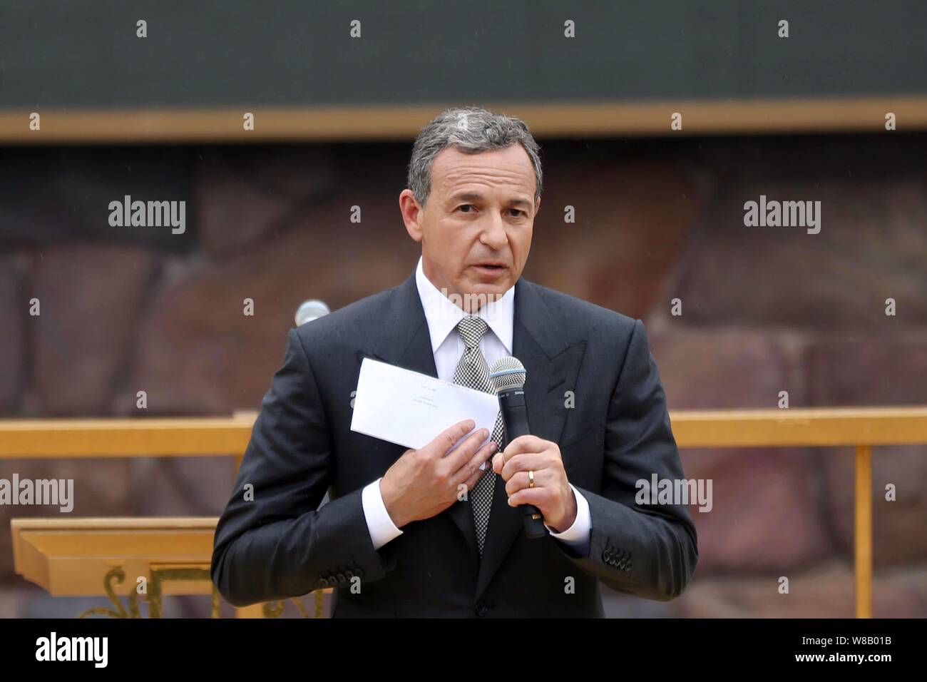 Robert Iger Chairman And Ceo Of The Walt Disney Company Delivers A Speech During The Opening Ceremony Of The Shanghai Disneyland At The Shanghai Dis Stock Photo Alamy Robert Iger Chairman And Ceo Of The Walt Disney Company Delivers A Speech During The Opening Ceremony Of The Shanghai Disneyland At The Shanghai Dis Stock Photo Alamy