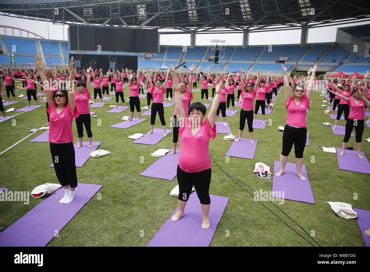 Pregnant women practise yoga to set a new Guinness World Record for the  largest prenatal yoga class at a stadium in Hefei city, east China's Anhui  pro Stock Photo - Alamy
