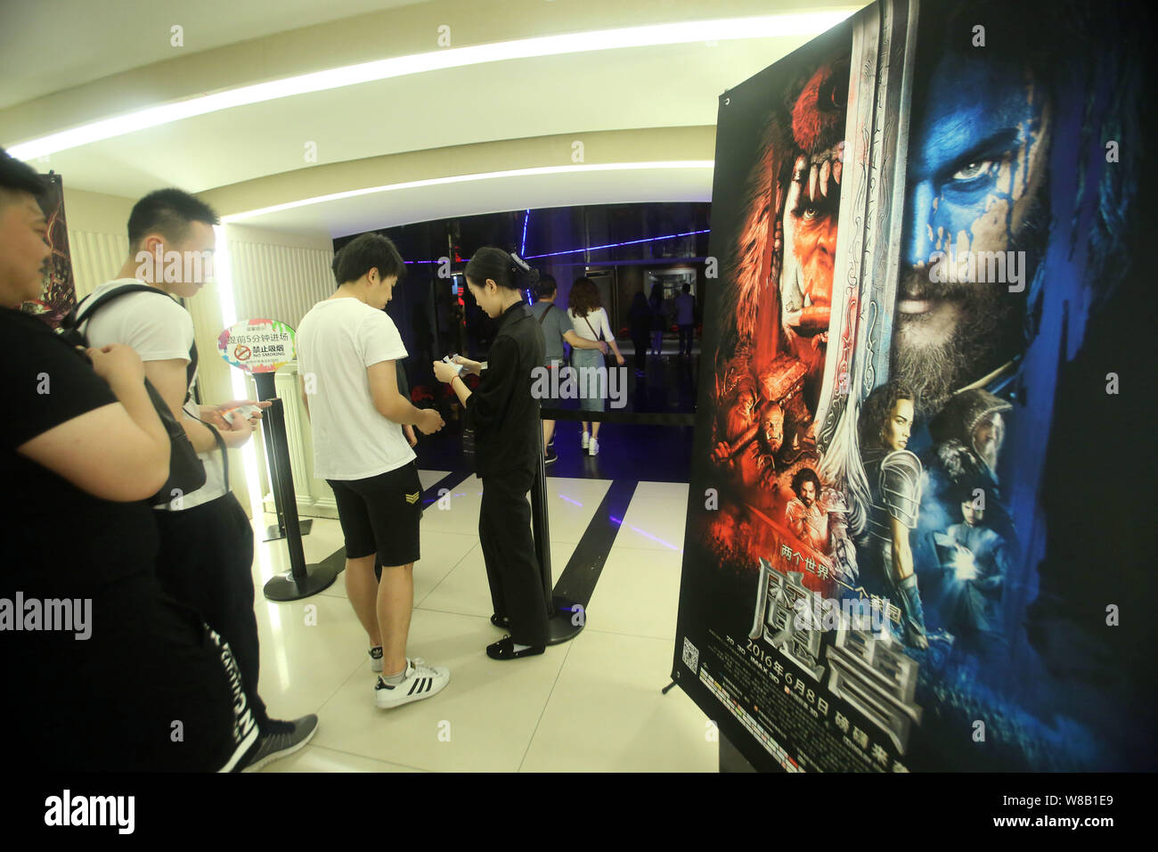 FILE--Chinese filmgoers queue up to check in to watch the movie "Warcraft"  at a cinema in Shanghai, China, 8 June 2016. "Warcraft" continued its d  Stock Photo - Alamy