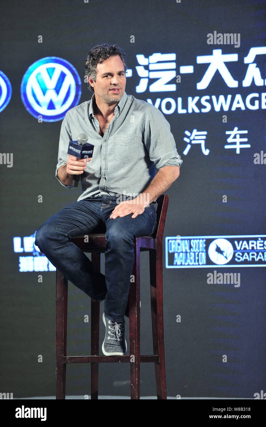 American actor Mark Ruffalo attends the press conference for the premiere  of his movie "Now You See Me 2" in Beijing, China, 20 June 2016 Stock Photo  - Alamy