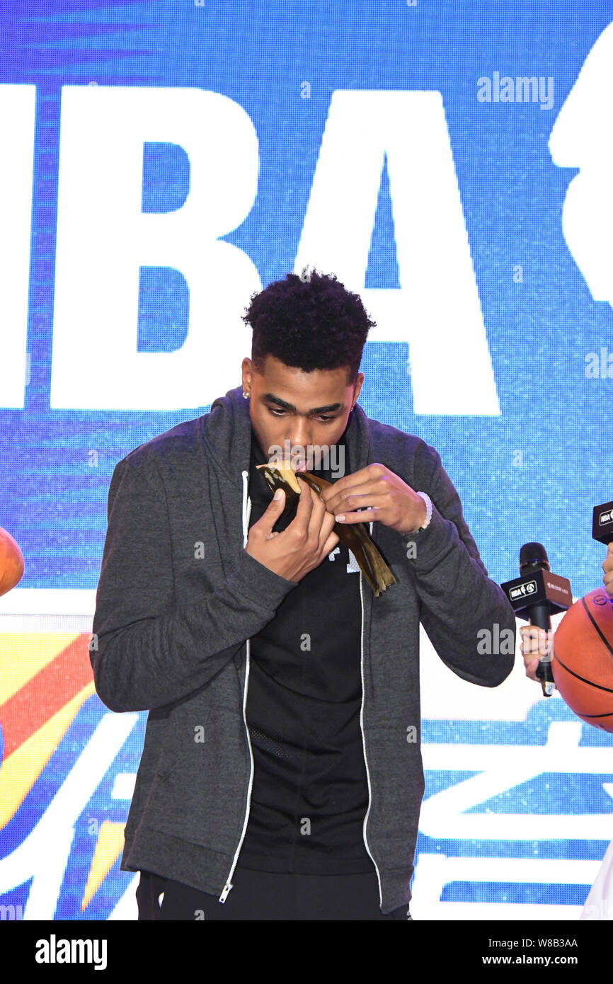 D'angelo russell 2016 hi-res stock photography and images - Alamy