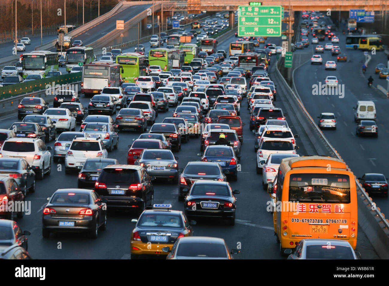 --FILE--Vehicles move slowly in a traffic jam on an elevated highway in Beijing, China, 23 February 2016.   Beijing has preliminarily worked out polic Stock Photo