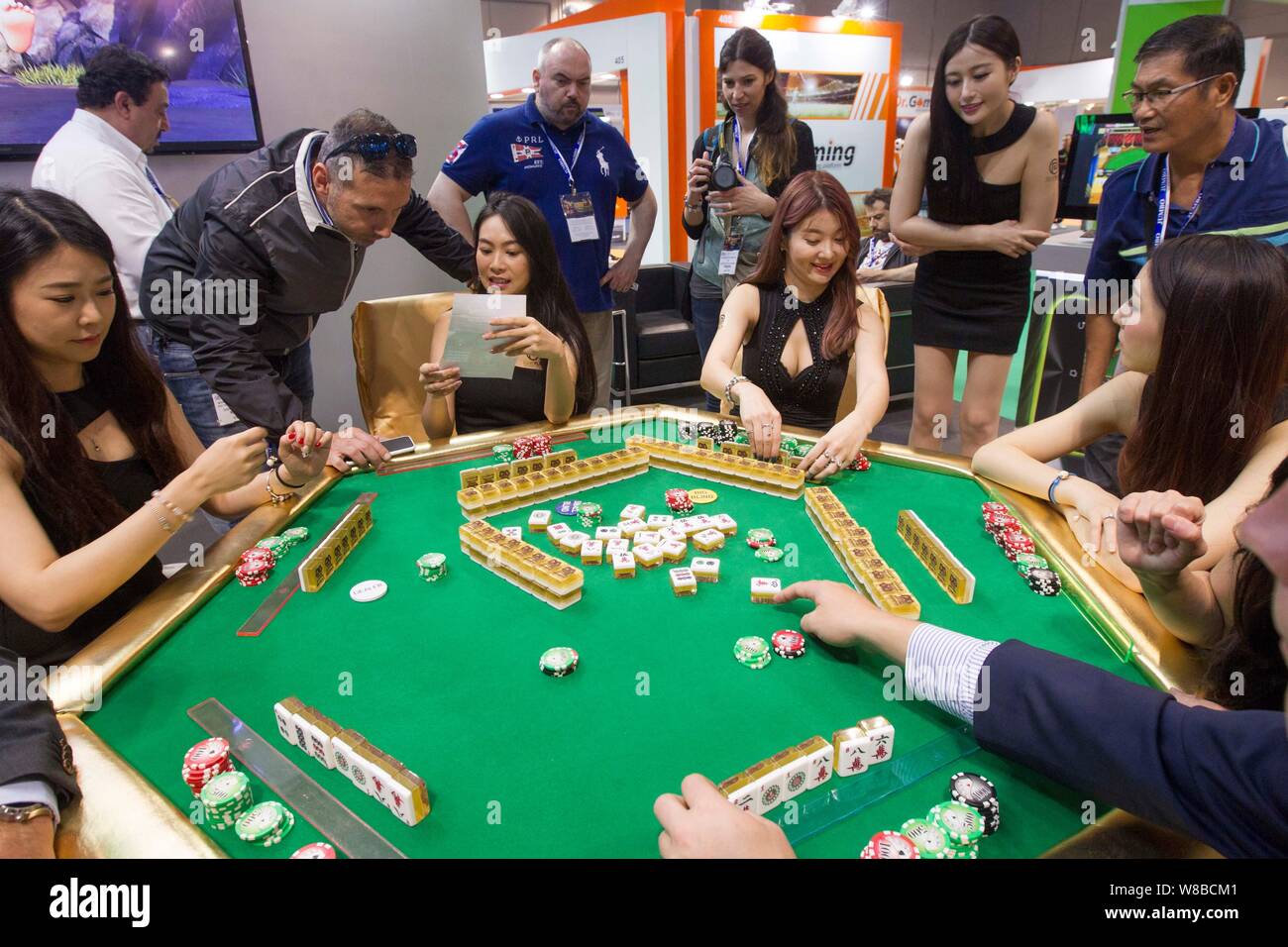 Macao mahjong game