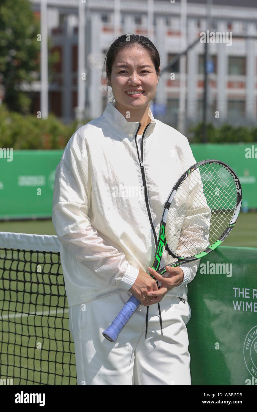 Retired Chinese tennis player Li Na poses at a launch event for "The Road  to Wimbledon" program in Nanjing city, east China's Jiangsu province, 16  May Stock Photo - Alamy