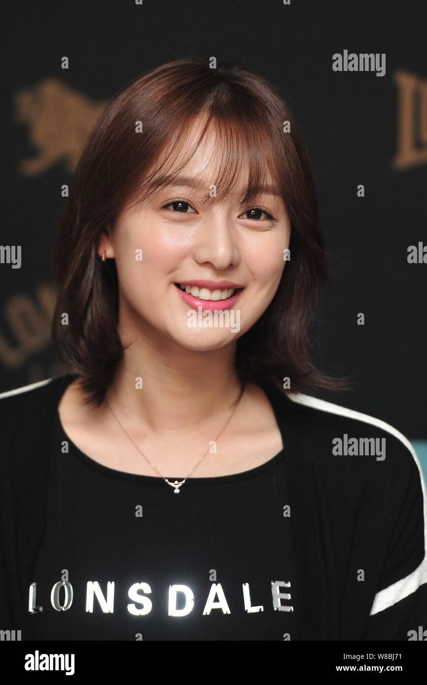 [Image: south-korean-actress-kim-ji-won-attends-...W8BJ71.jpg]