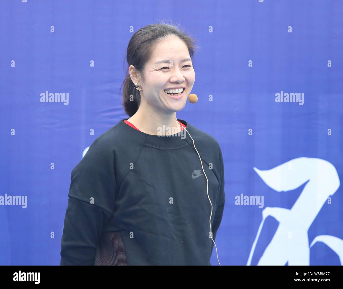 Retired Chinese tennis star Li Na attends a tennis event during the 2016 ITF Junior Masters in Chengdu city, southwest China's Sichuan province, 9 Apr Stock Photo