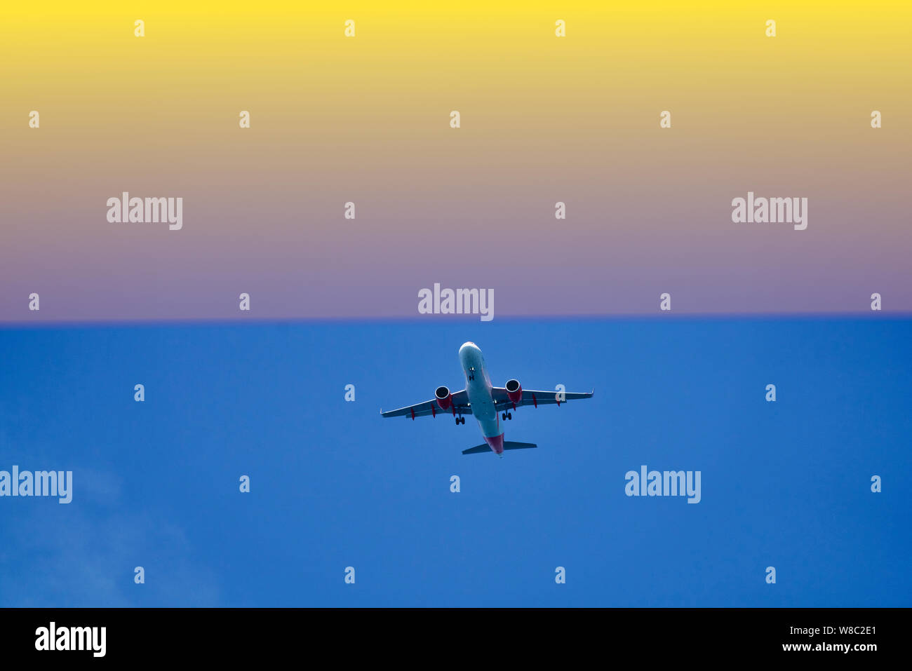 Airplane wings in sunset hi-res stock photography and images - Alamy